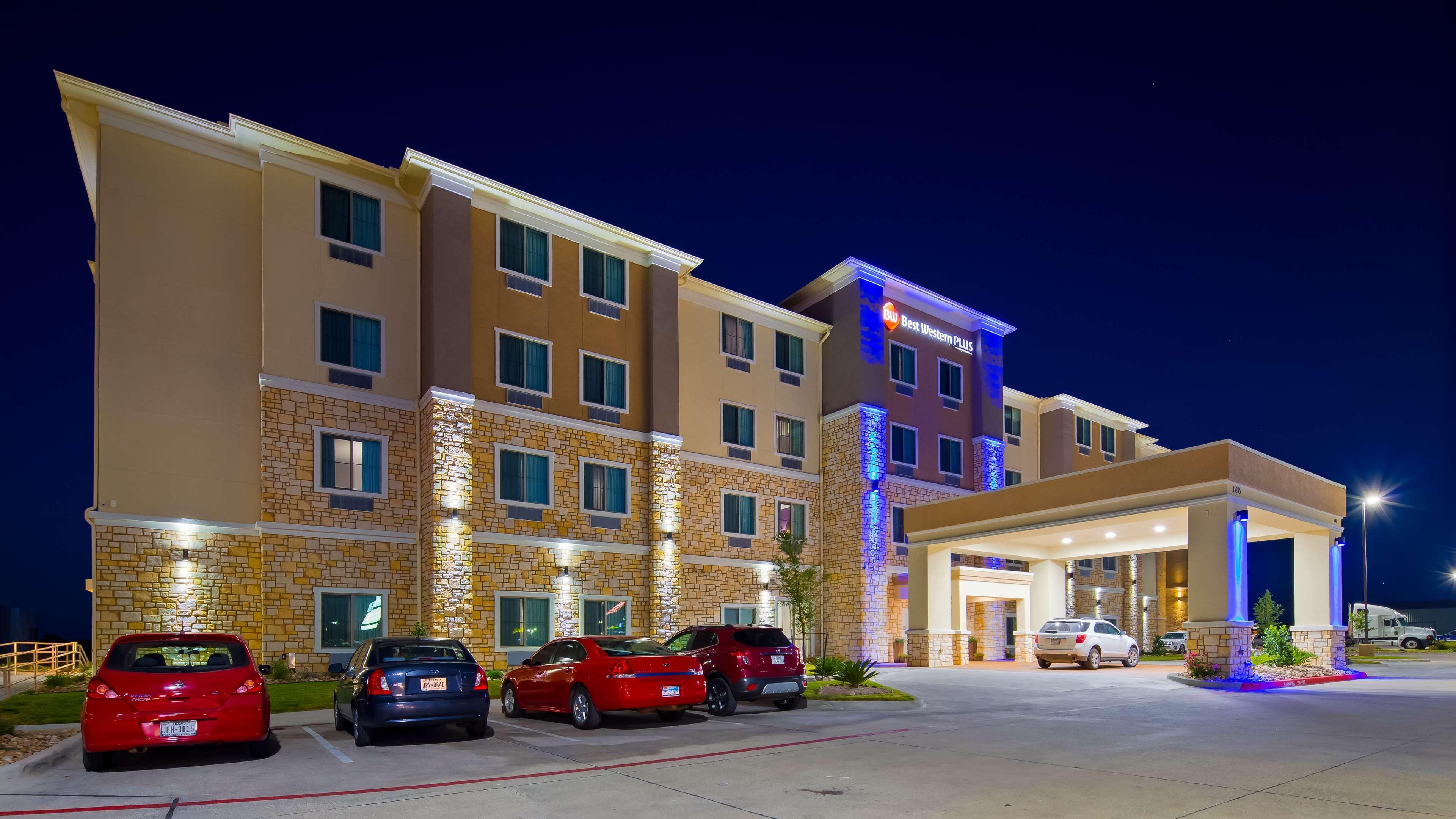 Best Western Plus Buda Austin Inn & Suites Exterior photo