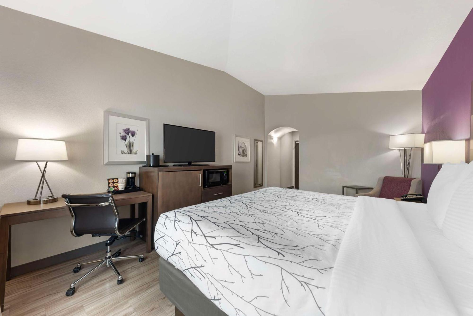 Best Western Plus Buda Austin Inn & Suites Exterior photo