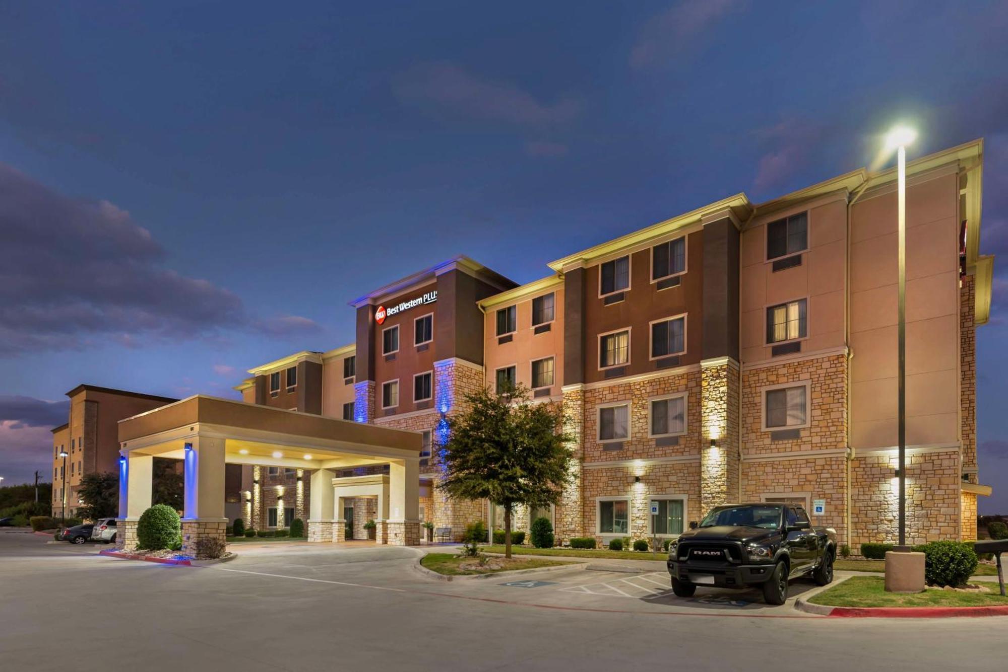 Best Western Plus Buda Austin Inn & Suites Exterior photo