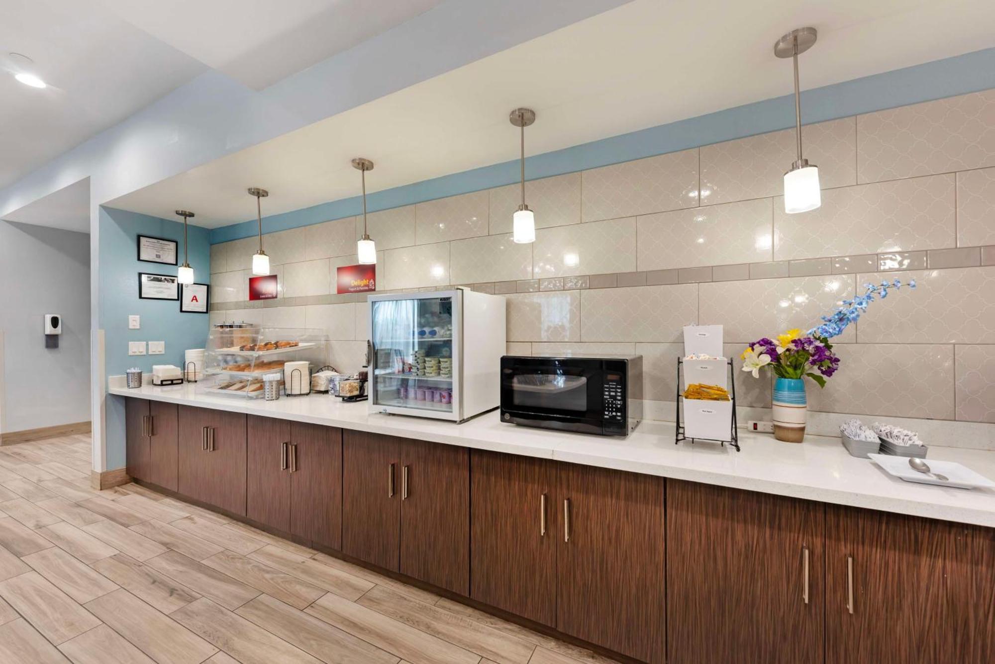Best Western Plus Buda Austin Inn & Suites Exterior photo